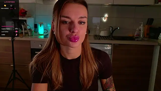 Snapshot of MissLovex chatting on 10-15-25, 02:55 MissLovex online show from 10-15-25, 02:55