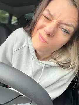 LadyLena1 online show from 11-18-25, 06:45