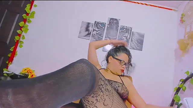 Snapshot of Alhelqueen chatting on 03-11-25, 01:34 Alhelqueen online show from 03-11-25, 01:34