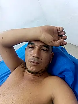 Snapshot of saffont chatting on 10-23-25, 01:10 saffont online show from 10-23-25, 01:10