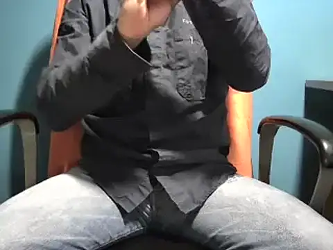 Snapshot of Pol8822 chatting on 02-18-26, 04:03 Pol8822 online show from 02-18-26, 04:03