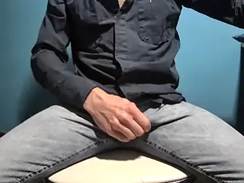 Snapshot of Pol8822 chatting on 03-25-26, 02:45 Pol8822 online show from 03-25-26, 02:45