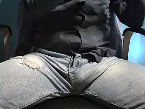 Snapshot of Pol8822 chatting on 04-12-26, 04:01 Pol8822 online show from 04-12-26, 04:01