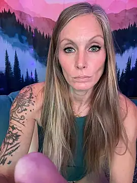 ItsDanniG online show from 11-15-25, 08:49