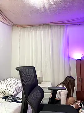Snapshot of lilian_prada chatting on 05-10-26, 06:35 lilian prada online show from 05-10-26, 06:35