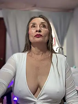 lilian prada online show from 07-25-26, 08:28