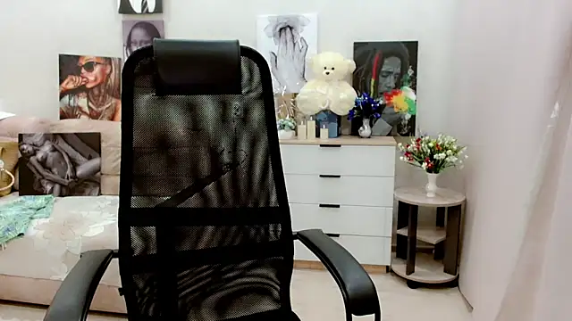 EveLove33 online show from 09-13-25, 04:40