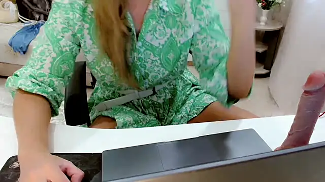 EveLove33 online show from 09-24-25, 06:39