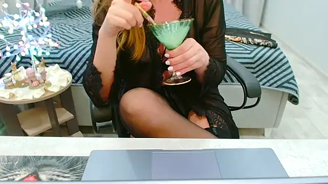 EveLove33 online show from 04-18-26, 06:01