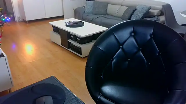 Snapshot of sarametisse26 chatting on 12-15-25, 07:01 sarametisse26 online show from 12-15-25, 07:01