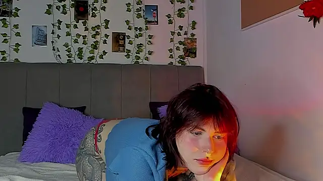 miss Lizzy online show from 12-16-24, 01:21