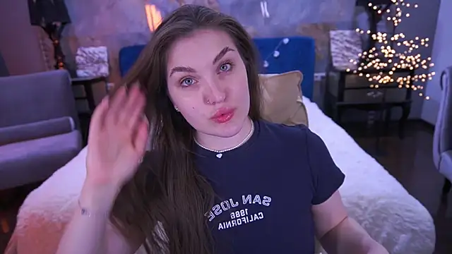 EmmyCharmm online show from 04-08-26, 05:40