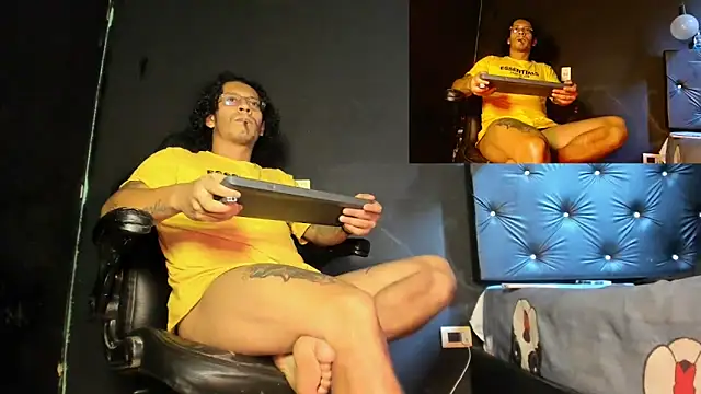 Snapshot of FuckHardlove chatting on 05-29-26, 06:39 FuckHardlove online show from 05-29-26, 06:39