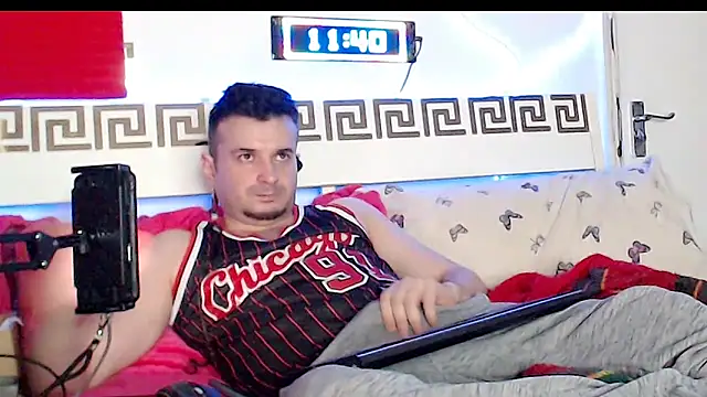 Snapshot of erotico69xxx chatting on 12-13-25, 11:43 erotico69xxx online show from 12-13-25, 11:43