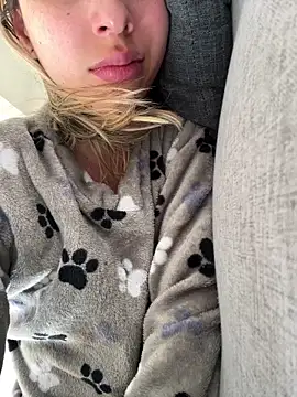 Ameellie online show from 09-27-25, 03:17