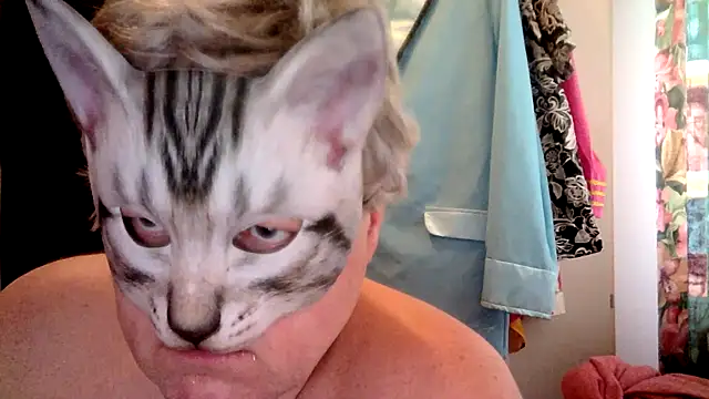 Snapshot of Sigorius chatting on 12-04-25, 11:41 Sigorius online show from 12-04-25, 11:41