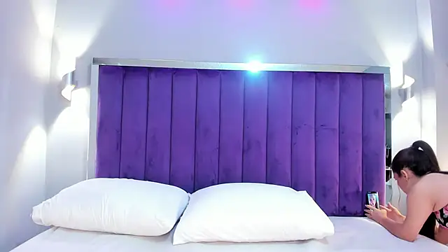 Snapshot of SaraRiley chatting on 10-25-25, 11:10 SaraRiley online show from 10-25-25, 11:10