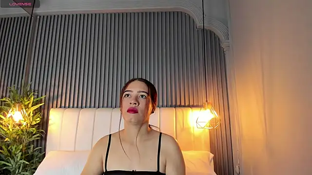 Snapshot of SaraRiley chatting on 11-10-25, 11:04 SaraRiley online show from 11-10-25, 11:04