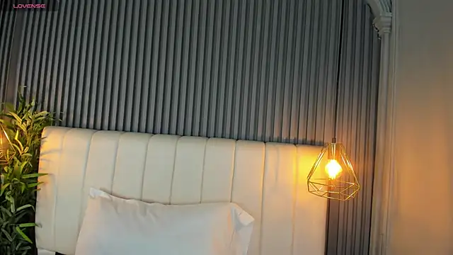 Snapshot of SaraRiley chatting on 12-01-25, 10:48 SaraRiley online show from 12-01-25, 10:48