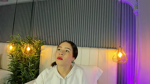 Snapshot of SaraRiley chatting on 12-13-25, 10:37 SaraRiley online show from 12-13-25, 10:37