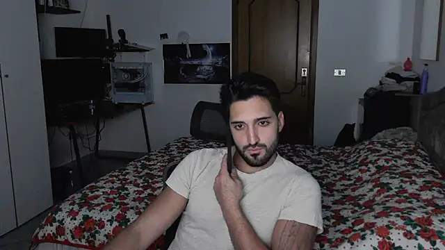 Snapshot of Alexox02 chatting on 10-17-25, 05:15 Alexox02 online show from 10-17-25, 05:15