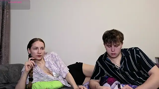 Snapshot of Emily_and_Ilumi chatting on 12-04-25, 05:43 Emily and Ilumi online show from 12-04-25, 05:43