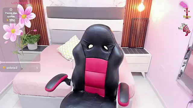 Snapshot of MILEY_JOAS2 chatting on 02-18-26, 07:54 MILEY JOAS2 online show from 02-18-26, 07:54