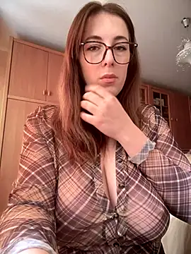 Snapshot of MommmyYummy chatting on 10-23-25, 10:14 MommmyYummy online show from 10-23-25, 10:14