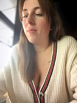 Snapshot of MommmyYummy chatting on 10-31-25, 10:38 MommmyYummy online show from 10-31-25, 10:38