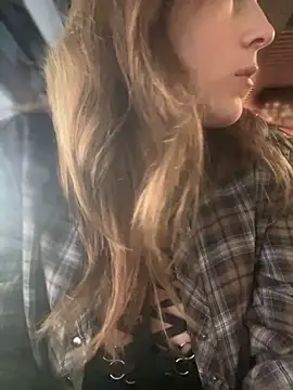 Snapshot of MommmyYummy chatting on 11-04-25, 12:15 MommmyYummy online show from 11-04-25, 12:15