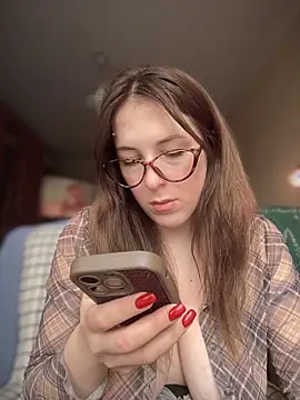 Snapshot of MommmyYummy chatting on 01-07-26, 11:12 MommmyYummy online show from 01-07-26, 11:12