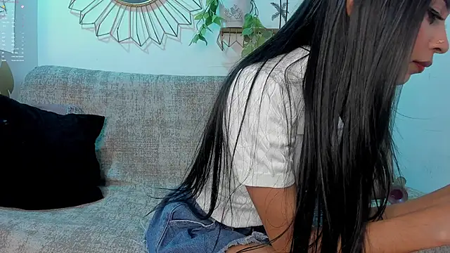 Snapshot of EmmaDuque chatting on 11-10-25, 10:53 EmmaDuque online show from 11-10-25, 10:53