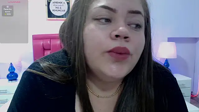 Snapshot of Charming_girl69 chatting on 03-17-25, 11:00 Charming girl69 online show from 03-17-25, 11:00