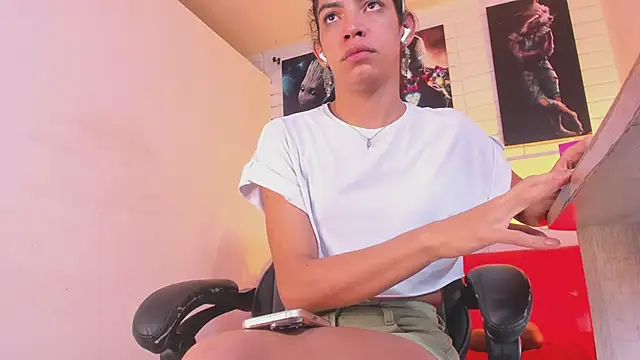 Snapshot of Alahia_Rodriguez chatting on 11-11-25, 12:27 Alahia Rodriguez online show from 11-11-25, 12:27