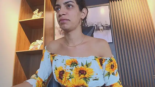 Snapshot of Alahia_Rodriguez chatting on 03-12-26, 01:39 Alahia Rodriguez online show from 03-12-26, 01:39