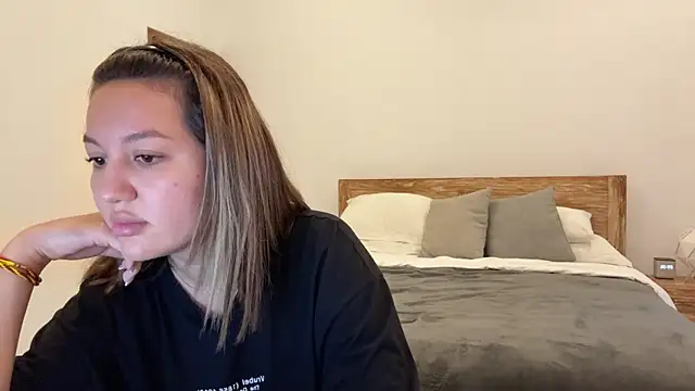 Snapshot of Nelly_Fischer chatting on 09-15-25, 01:05 Nelly Fischer online show from 09-15-25, 01:05