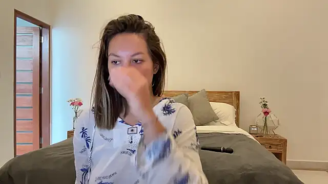 Snapshot of Nelly_Fischer chatting on 09-27-25, 01:32 Nelly Fischer online show from 09-27-25, 01:32