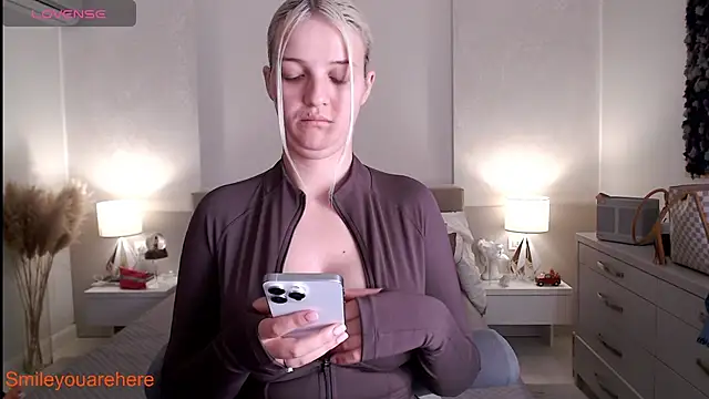 Smileyouarehere online show from 04-05-26, 07:22