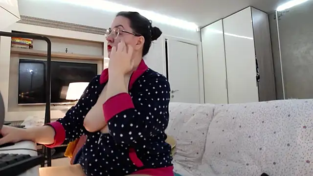 Snapshot of ILoveToFeelU chatting on 06-18-26, 02:12 ILoveToFeelU online show from 06-18-26, 02:12