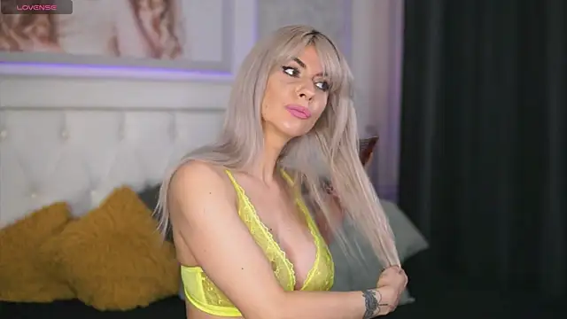 Adelyn Chase online show from 12-19-24, 06:23