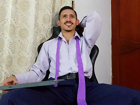 Snapshot of HomeAloneK chatting on 04-28-26, 07:41 HomeAloneK online show from 04-28-26, 07:41