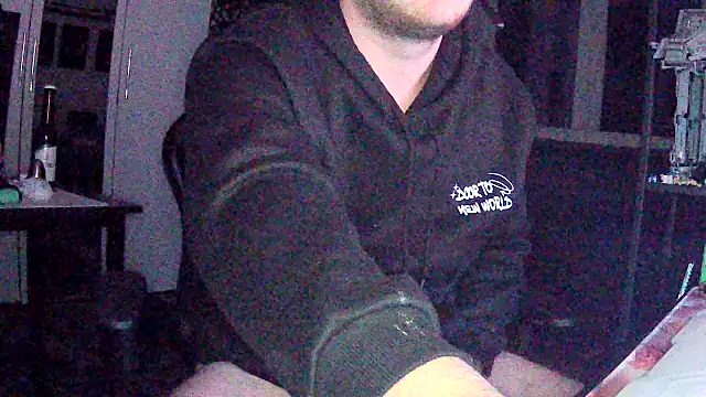 Snapshot of Longcock3345 chatting on 10-21-25, 05:24 Longcock3345 online show from 10-21-25, 05:24
