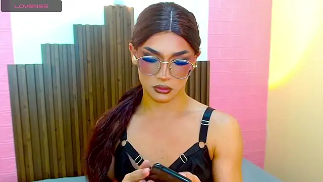 Snapshot of Mike_Nourr chatting on 12-14-24, 06:24 Mike Nourr online show from 12-14-24, 06:24