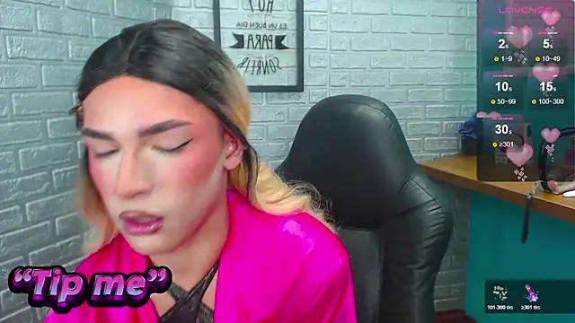 Snapshot of Mike_Nourr chatting on 11-12-25, 02:45 Mike Nourr online show from 11-12-25, 02:45