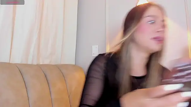 Snapshot of Lia_walton chatting on 01-08-25, 12:05 Lia walton online show from 01-08-25, 12:05