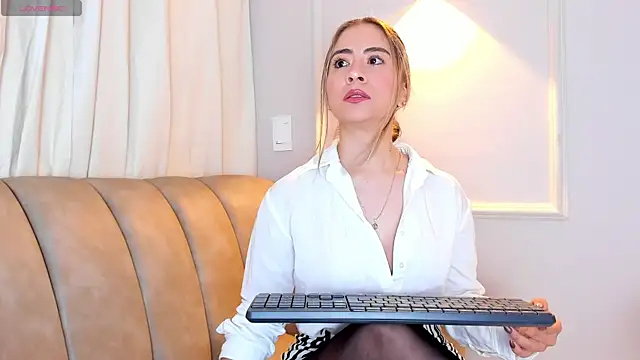 Snapshot of Lia_walton chatting on 11-29-25, 12:19 Lia walton online show from 11-29-25, 12:19