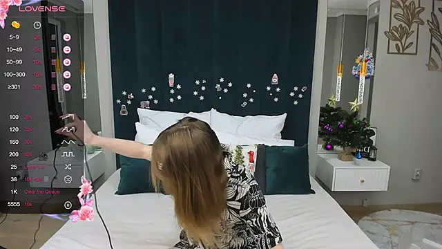 Snapshot of Cowell_Adelina chatting on 01-18-25, 04:10 Cowell Adelina online show from 01-18-25, 04:10