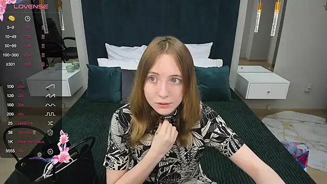 Snapshot of Cowell_Adelina chatting on 01-27-25, 02:35 Cowell Adelina online show from 01-27-25, 02:35