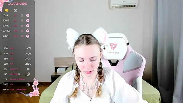 Snapshot of Cowell_Adelina chatting on 09-15-25, 09:42 Cowell Adelina online show from 09-15-25, 09:42
