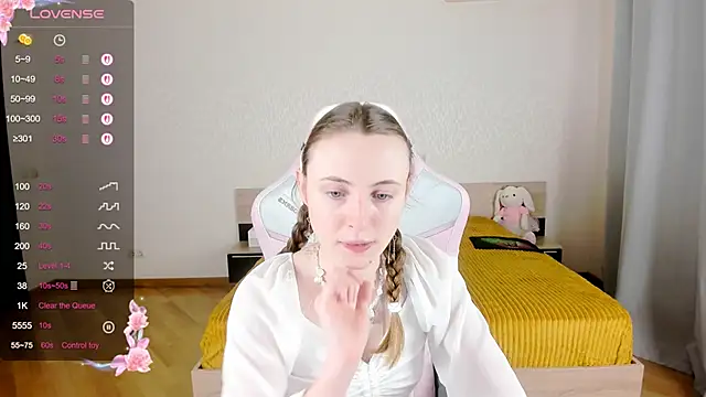 Snapshot of Cowell_Adelina chatting on 09-22-25, 09:55 Cowell Adelina online show from 09-22-25, 09:55